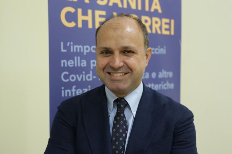 Il professor Marco Falcone durante il suo intervento alla terza edizione del congresso Top5 in Infectious diseases a Venezia